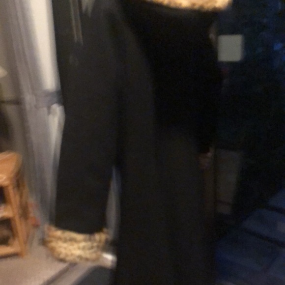 Stunning Vintage Wool  blend coatwith leopard faux fur Cuffs - Picture 13 of 13